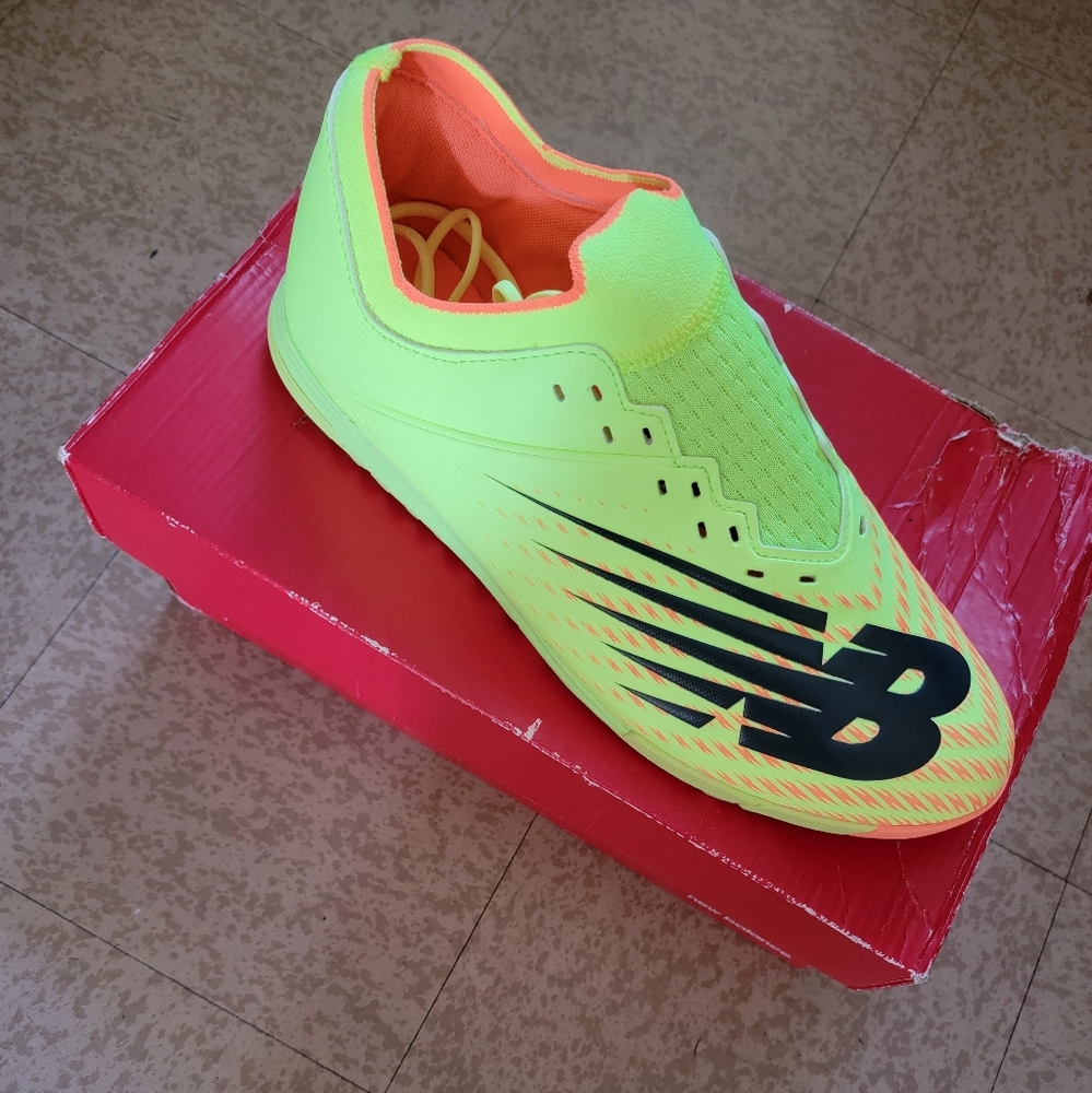 New in box sz 11 New balance mens indoor soccer shoe